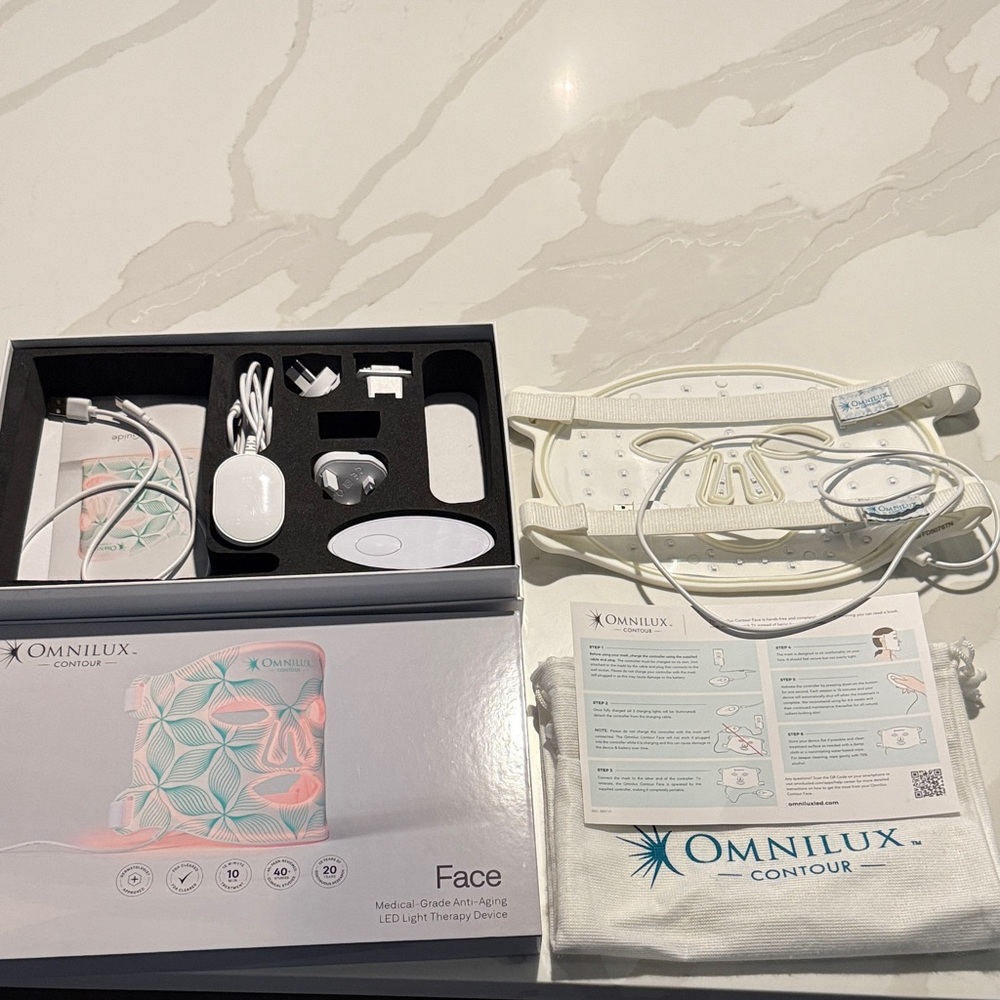 Contour LED Light Therapy Mask - White